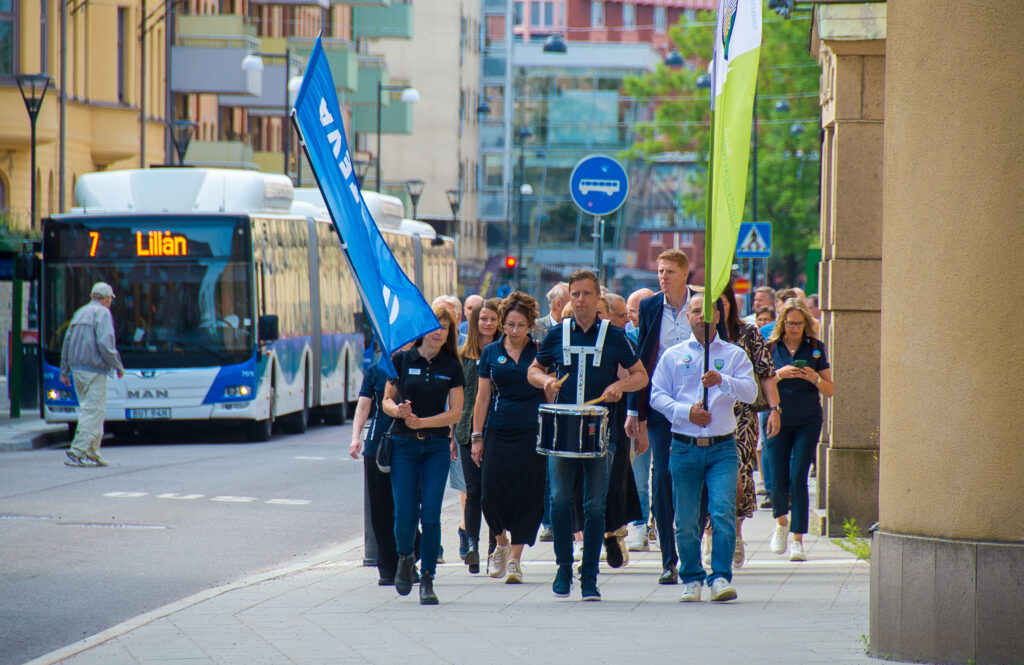 Stämma i ett soligt Örebro